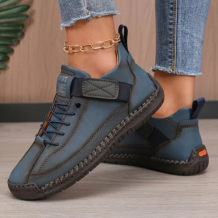 Phoebe sneakers in Navy