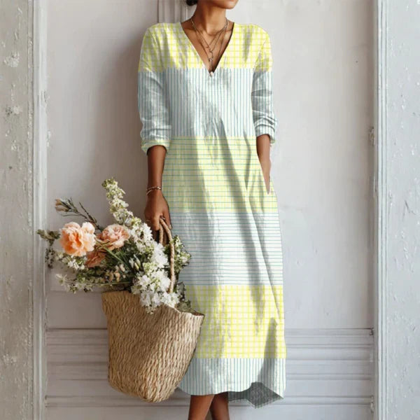 Relaxed Maxi Dress with Bold Print and V-Neckline
